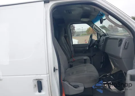 2010 Ford E-150 Commercial/Recreational z USA, uszkodzony, nr VIN 1FTNE1EW4ADA90841